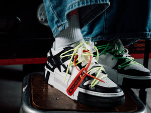 Sneakers in pelle con dettaglio su gomma con doppio laccio. Vera pelle Made in Italy. Logo laterale e scritta Never Stop