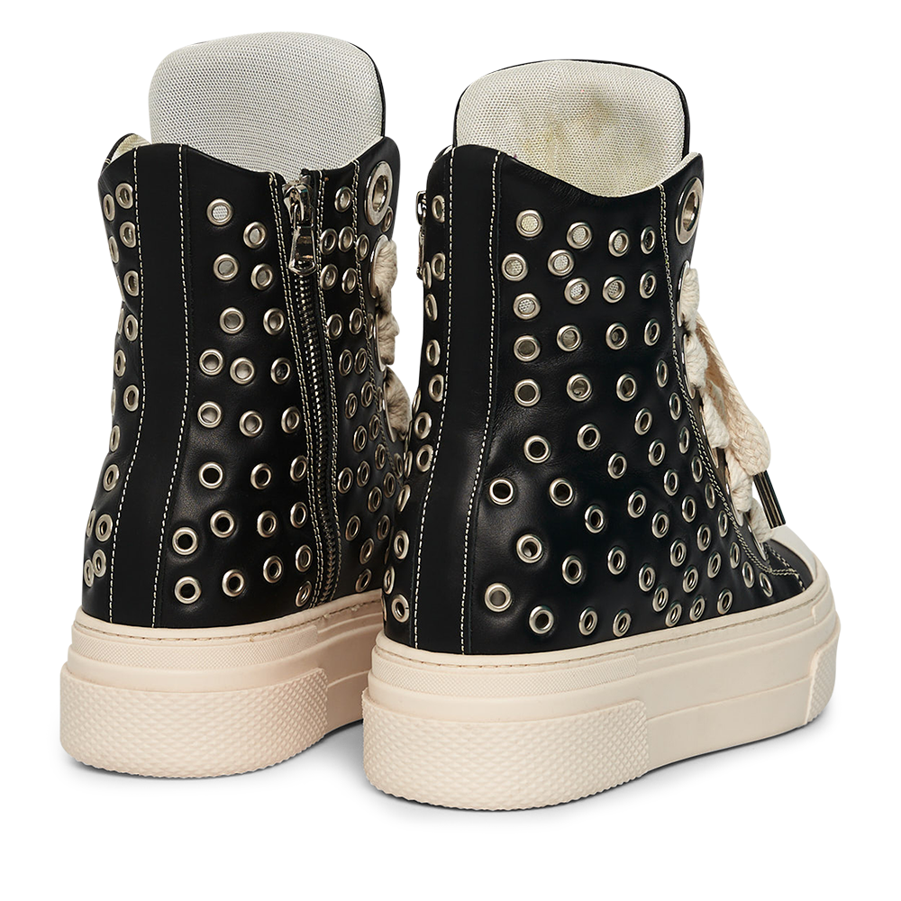 Calipso 300 Black with Studs